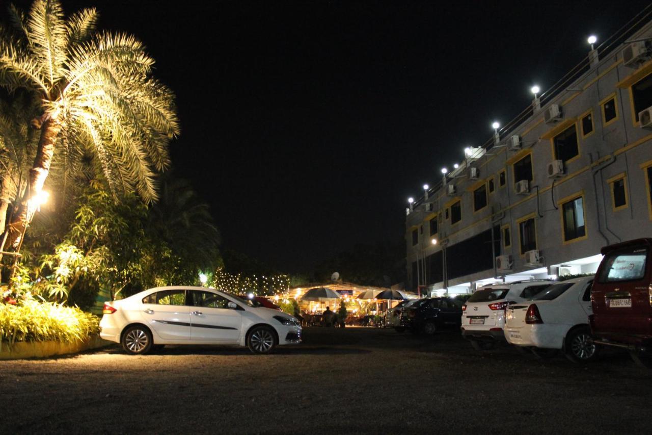 Hotel Silver Resort ดามัน ภายนอก รูปภาพ